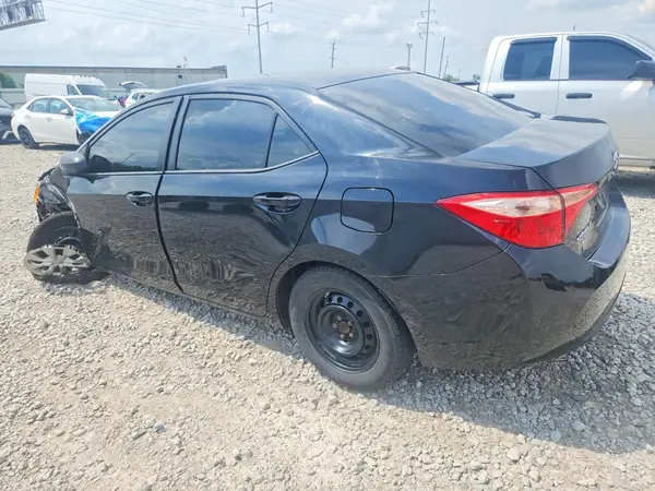 5YFBURHEXJP825973 2018 TOYOTA COROLLA - Image 2