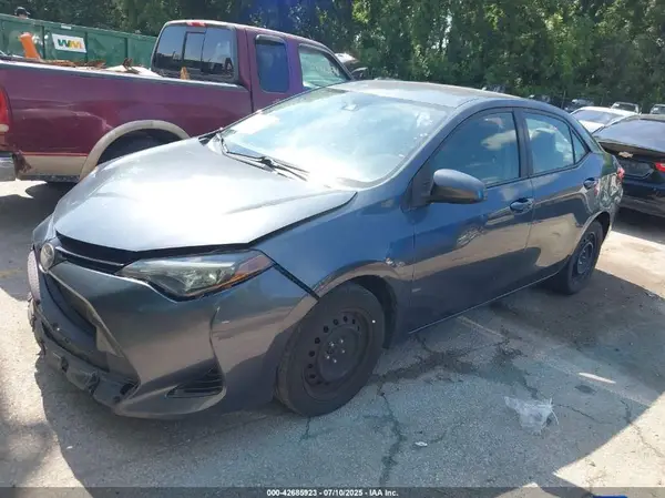 5YFBURHEXJP825987 2018 TOYOTA COROLLA - Image 2