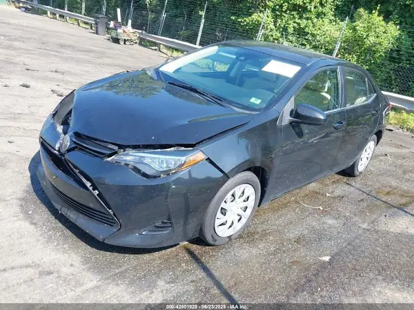 5YFBURHEXJP828369 2018 TOYOTA COROLLA - Image 2