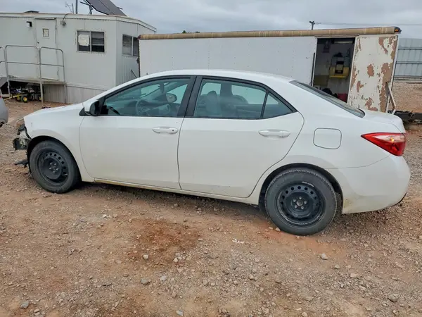 5YFBURHEXJP828887 2018 TOYOTA COROLLA - Image 2