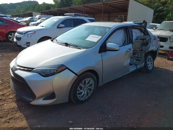 5YFBURHEXJP830106 2018 TOYOTA COROLLA - Image 2