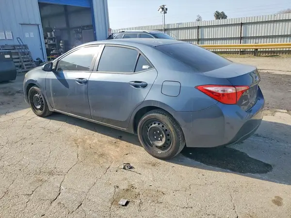 5YFBURHEXJP830767 2018 TOYOTA COROLLA - Image 2