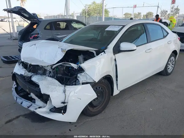 5YFBURHEXJP832518 2018 TOYOTA COROLLA - Image 2