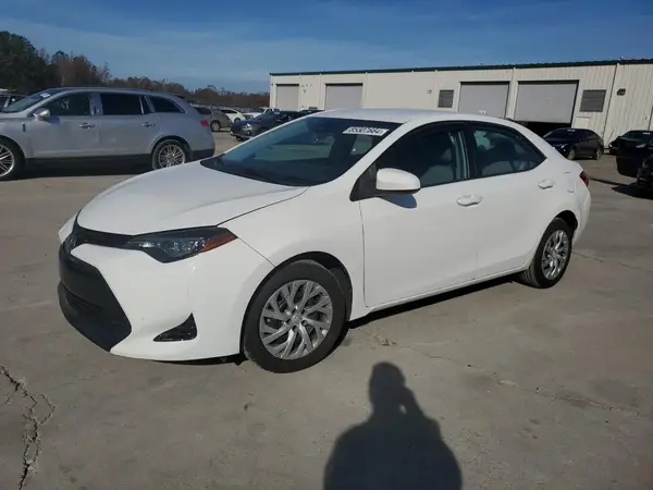 5YFBURHEXJP832762 2018 TOYOTA COROLLA - Image 1