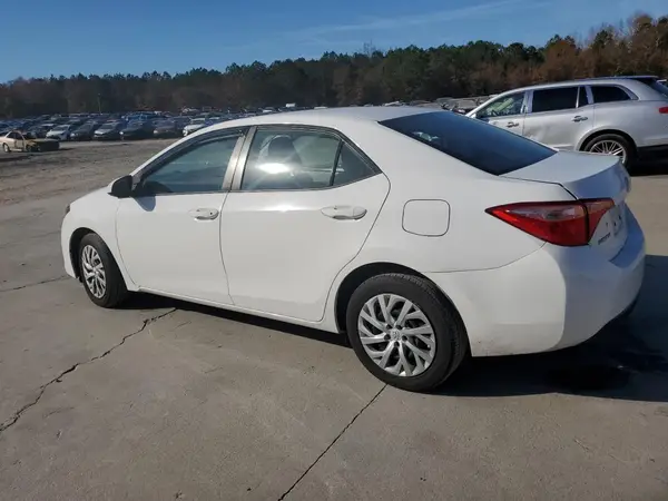 5YFBURHEXJP832762 2018 TOYOTA COROLLA - Image 2