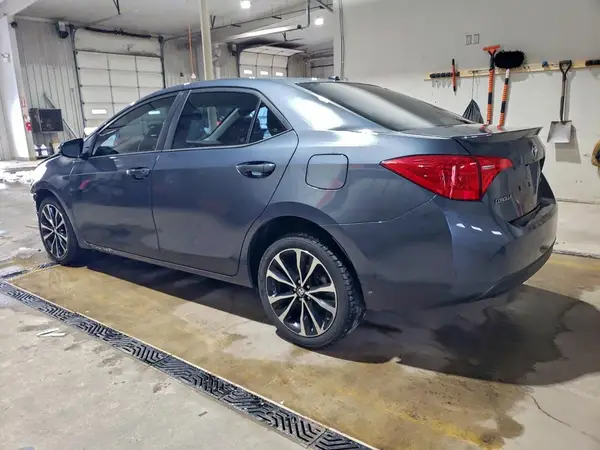 5YFBURHEXJP833071 2018 TOYOTA COROLLA - Image 2