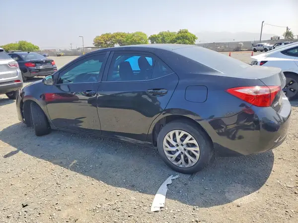 5YFBURHEXJP833569 2018 TOYOTA COROLLA - Image 2
