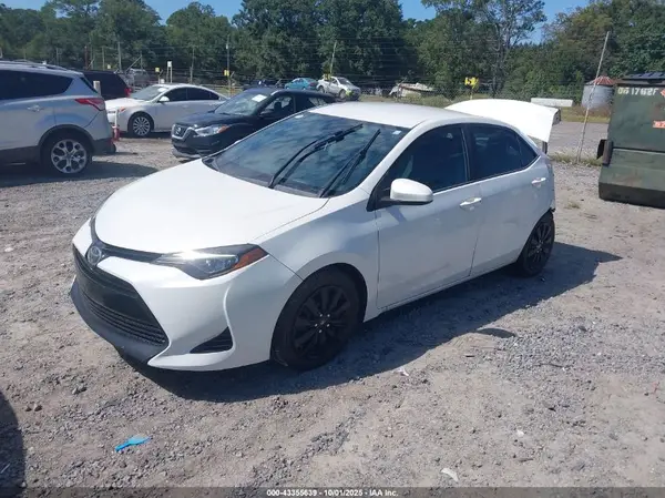 5YFBURHEXJP833667 2018 TOYOTA COROLLA - Image 2