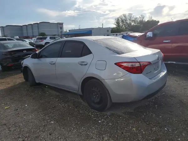 5YFBURHEXJP834303 2018 TOYOTA COROLLA - Image 2