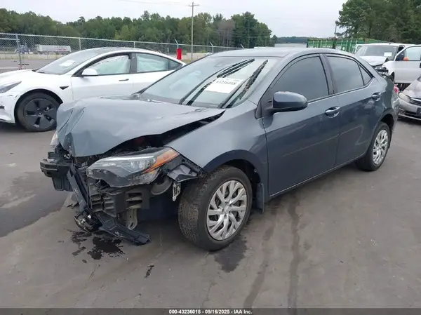 5YFBURHEXJP834754 2018 TOYOTA COROLLA - Image 2