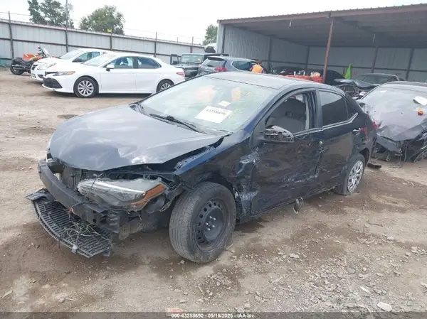 5YFBURHEXJP837458 2018 TOYOTA COROLLA - Image 2