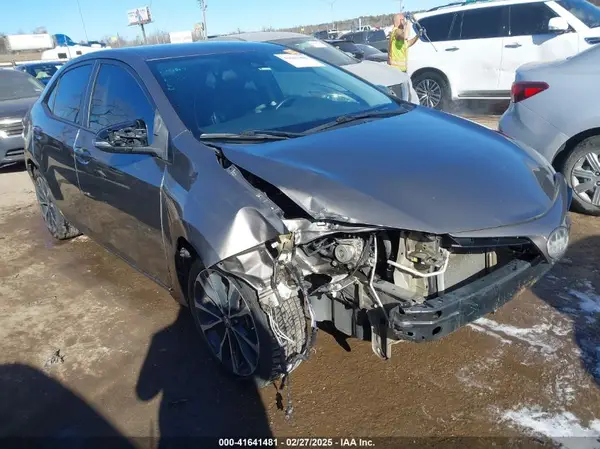 5YFBURHEXJP837671 2018 TOYOTA COROLLA - Image 1