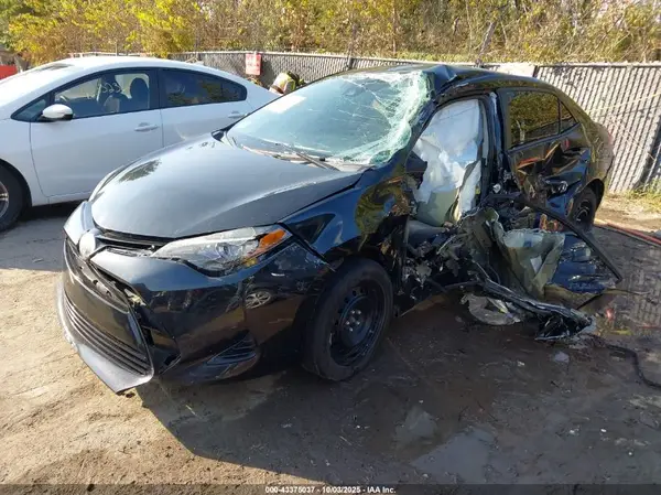 5YFBURHEXJP838173 2018 TOYOTA COROLLA - Image 2