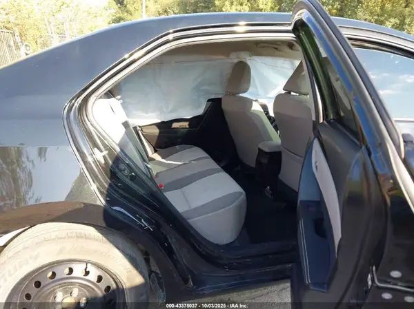 5YFBURHEXJP838173 2018 TOYOTA COROLLA - Image 8