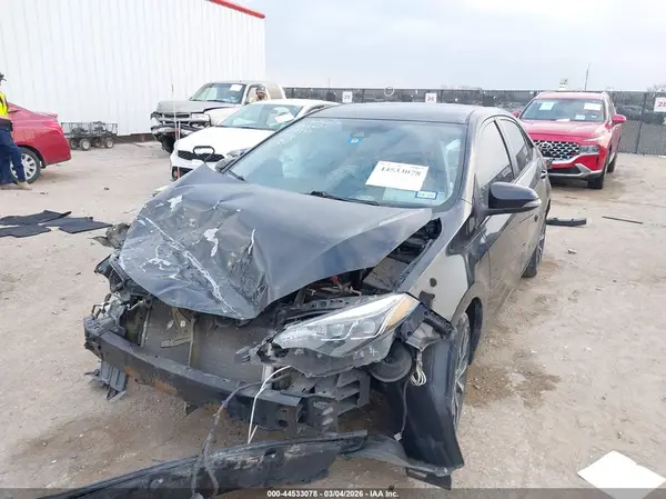 5YFBURHEXJP838285 2018 TOYOTA COROLLA - Image 2