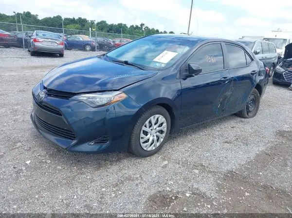 5YFBURHEXJP839842 2018 TOYOTA COROLLA - Image 2