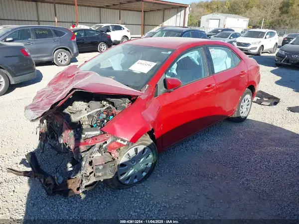 5YFBURHEXJP841560 2018 TOYOTA COROLLA - Image 2