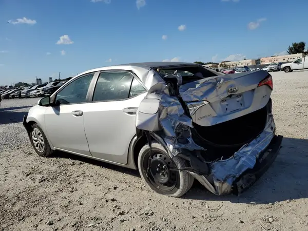 5YFBURHEXJP841588 2018 TOYOTA COROLLA - Image 2