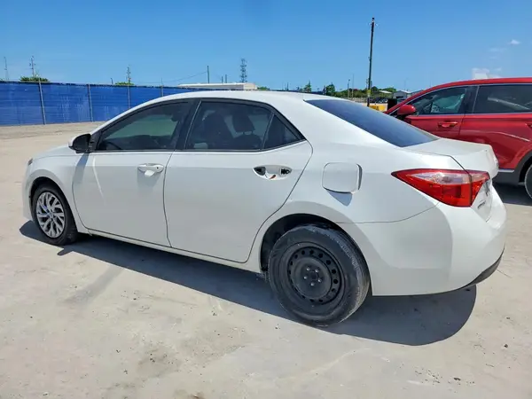 5YFBURHEXJP841834 2018 TOYOTA COROLLA - Image 2
