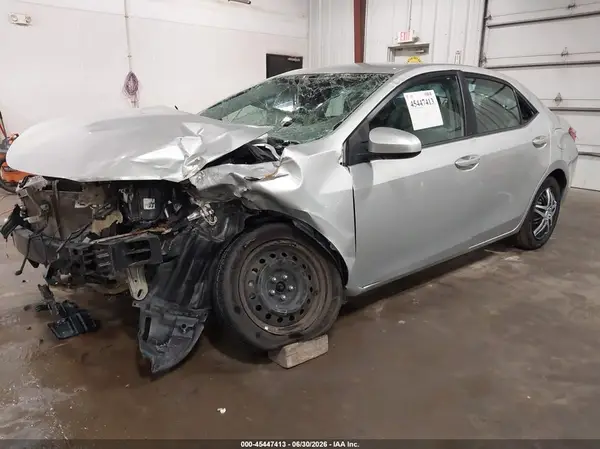 5YFBURHEXJP842563 2018 TOYOTA COROLLA - Image 2