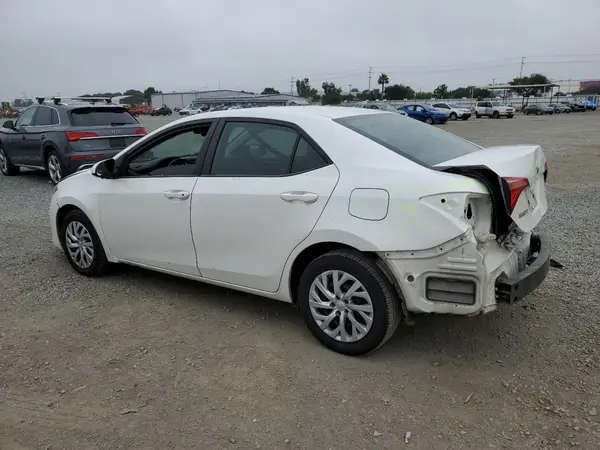 5YFBURHEXJP843924 2018 TOYOTA COROLLA - Image 2