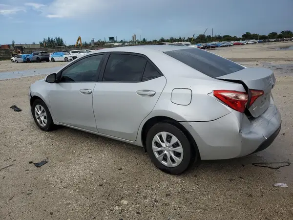 5YFBURHEXJP846001 2018 TOYOTA COROLLA - Image 2