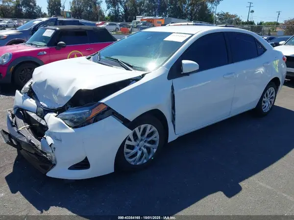 5YFBURHEXJP846371 2018 TOYOTA COROLLA - Image 2