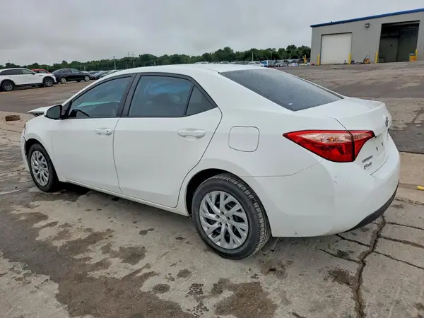 5YFBURHEXJP848346 2018 TOYOTA COROLLA - Image 2