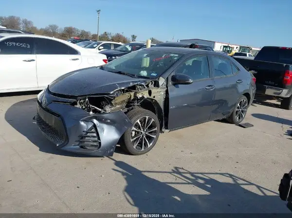 5YFBURHEXJP848413 2018 TOYOTA COROLLA - Image 2
