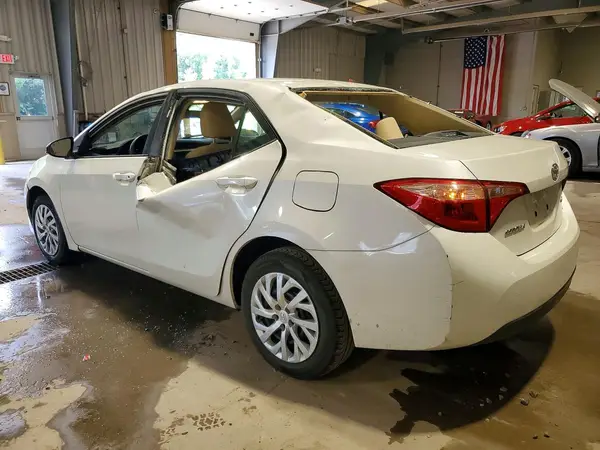 5YFBURHEXJP848492 2018 TOYOTA COROLLA - Image 2