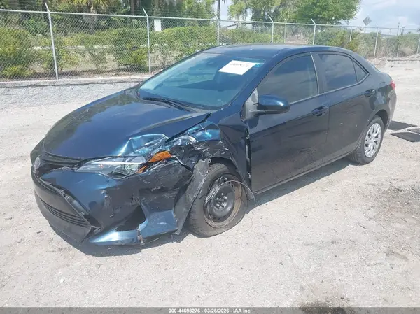 5YFBURHEXJP849982 2018 TOYOTA COROLLA - Image 2