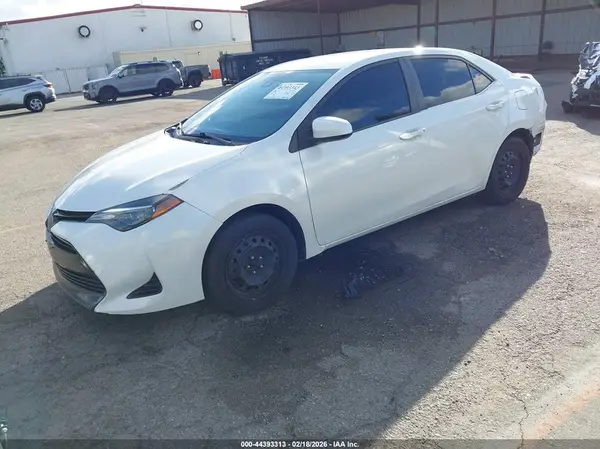 5YFBURHEXJP850839 2018 TOYOTA COROLLA - Image 2