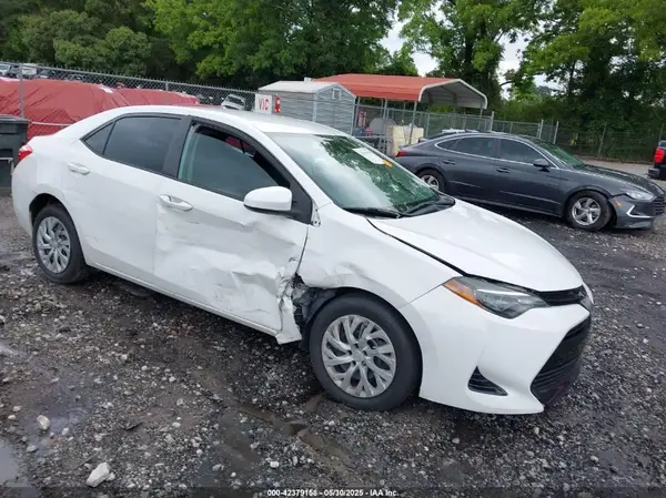 5YFBURHEXJP850856 2018 TOYOTA COROLLA - Image 1