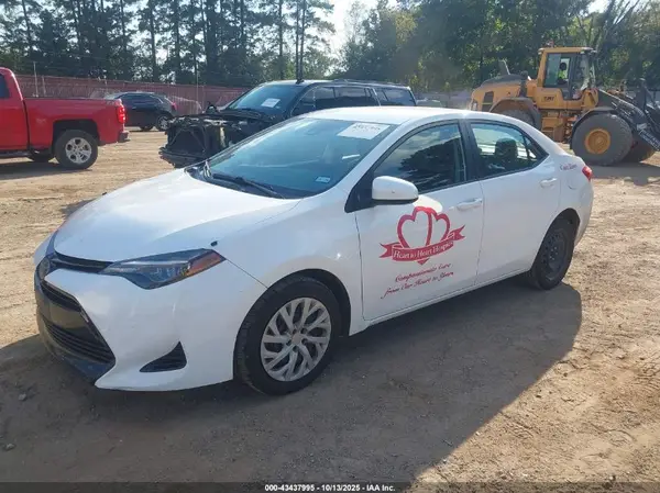 5YFBURHEXJP851683 2018 TOYOTA COROLLA - Image 2