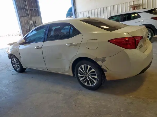 5YFBURHEXJP852543 2018 TOYOTA COROLLA - Image 2