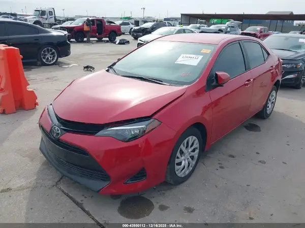 5YFBURHEXJP853000 2018 TOYOTA COROLLA - Image 2
