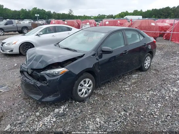 5YFBURHEXJP853062 2018 TOYOTA COROLLA - Image 2