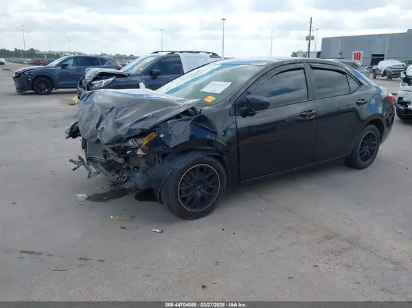 5YFBURHEXJP853272 2018 TOYOTA COROLLA - Image 2