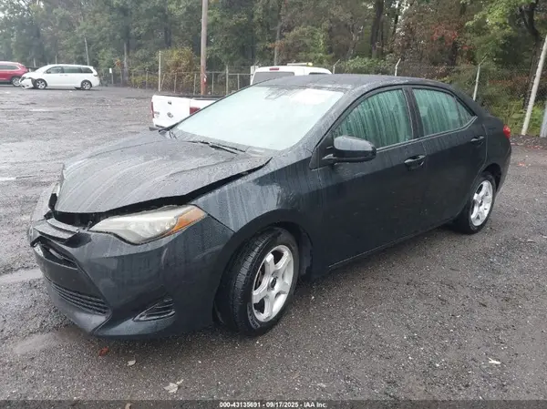 5YFBURHEXJP853353 2018 TOYOTA COROLLA - Image 2