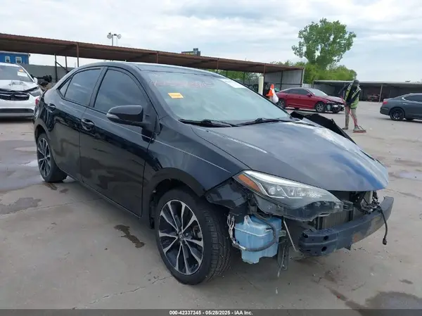 5YFBURHEXJP854406 2018 TOYOTA COROLLA - Image 1