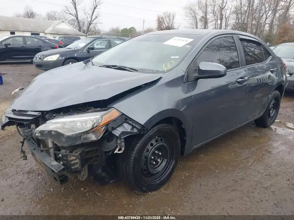 5YFBURHEXJP855457 2018 TOYOTA COROLLA - Image 2
