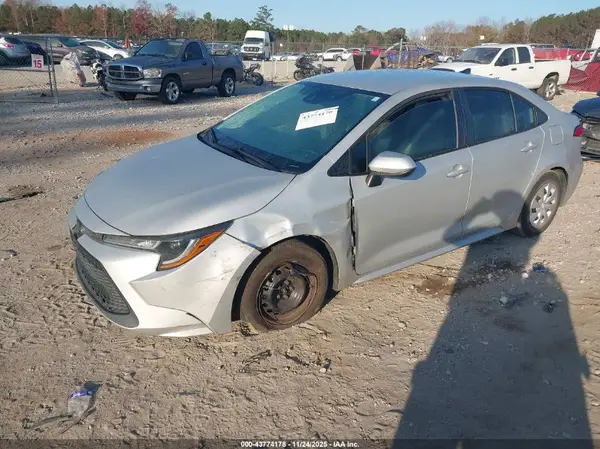 5YFDPMAE1NP290812 2022 TOYOTA COROLLA - Image 2