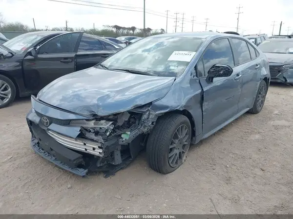 5YFDPMAE1NP294388 2022 TOYOTA COROLLA - Image 2