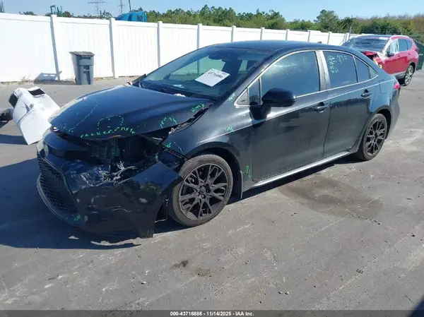 5YFDPRAE7LP067944 2020 TOYOTA COROLLA - Image 2