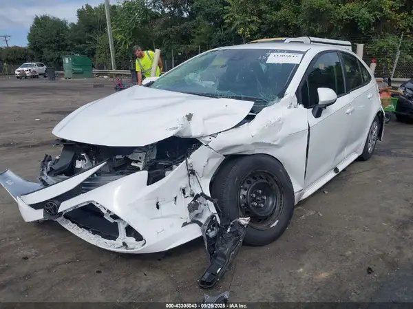5YFDPRAE9LP079979 2020 TOYOTA COROLLA - Image 2