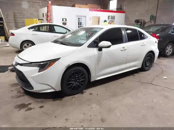 5YFEPMAE0MP188310 2021 TOYOTA COROLLA - Image 2