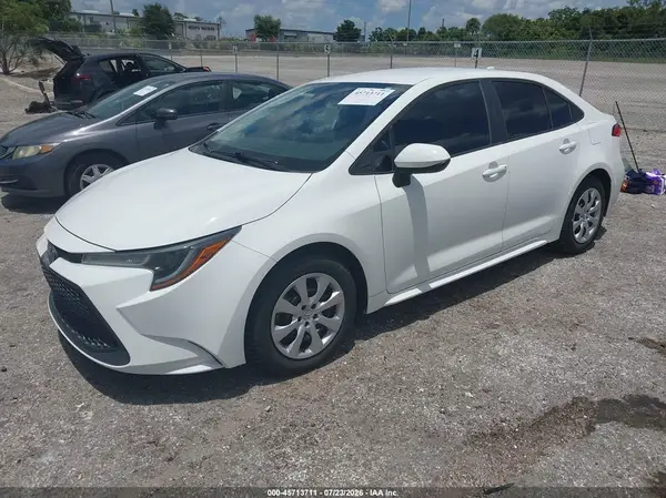 5YFEPMAE0MP262213 2021 TOYOTA COROLLA - Image 2