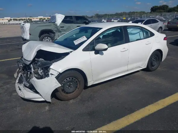 5YFEPMAE0NP297688 2022 TOYOTA COROLLA - Image 2