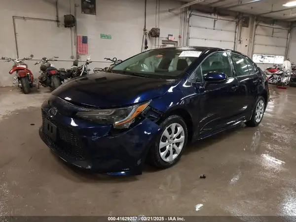 5YFEPMAE0NP304039 2022 TOYOTA COROLLA - Image 2