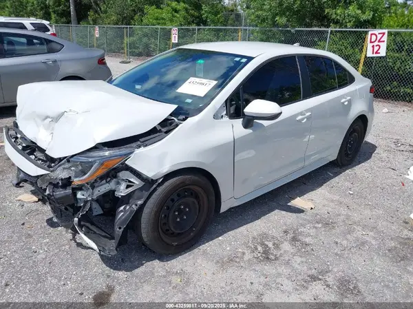 5YFEPMAE0NP307801 2022 TOYOTA COROLLA - Image 2